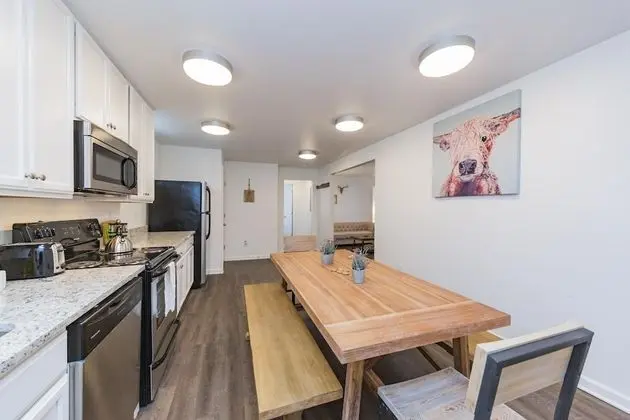Close to Music Row Apartments - Yerinde Yemek