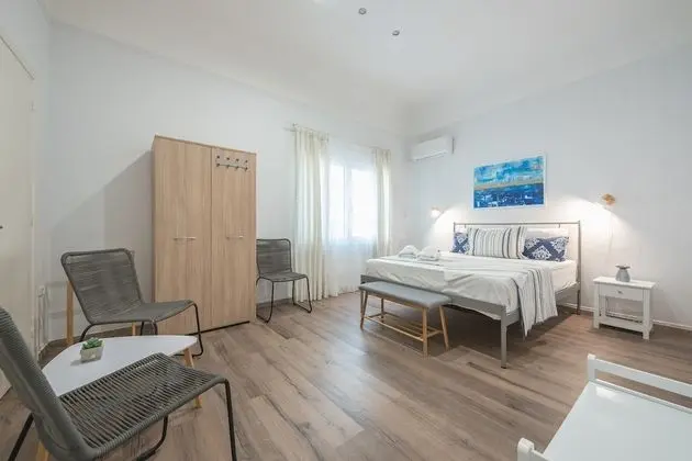 Cloudkeys Spacious Family Home in Thisio