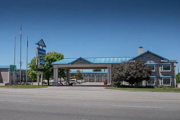 Clover Creek Inn - 1