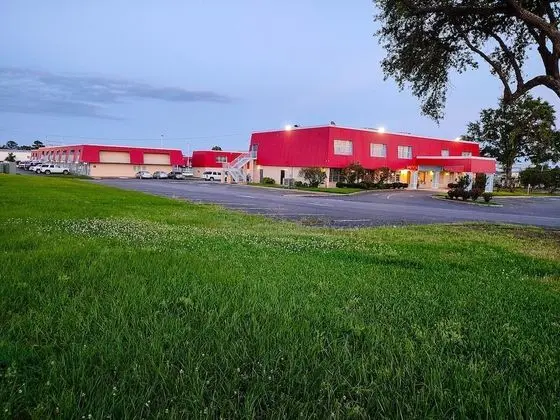 Clover Inn & Suites