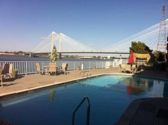 Clover Island Inn