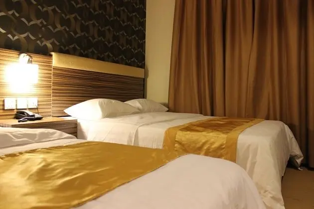 CLOVER HOTEL