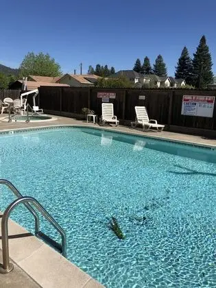 Cloverdale Wine Country Inn & Suites - Havuz