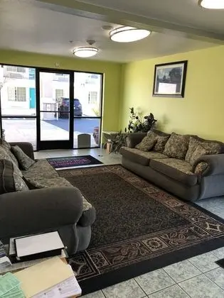 Cloverdale Wine Country Inn & Suites - Lobi