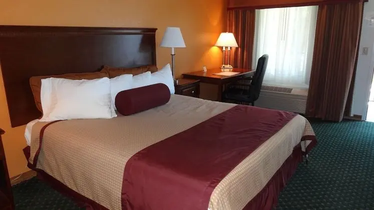 Cloverdale Wine Country Inn & Suites - Oda