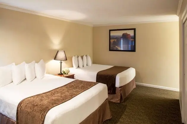 Cloverleaf Suites Lincoln Nebraska