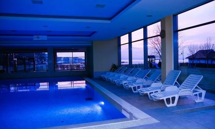 Club 218 Wellness Luxus Apartman - Havuz