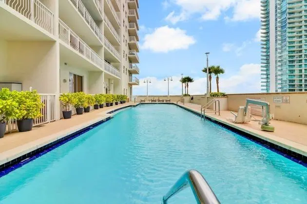 The Club at Brickell Bay Luxury Suites - Havuz