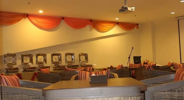 Club Dolphin - Yeme / İçme