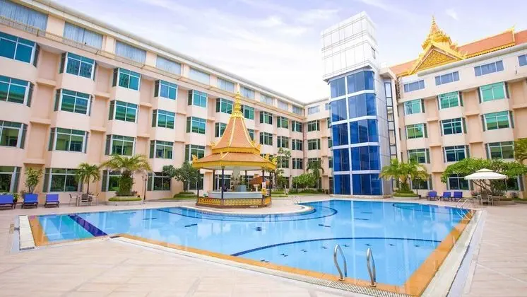 Club Excellence By Phnom Penh Hotel - Havuz