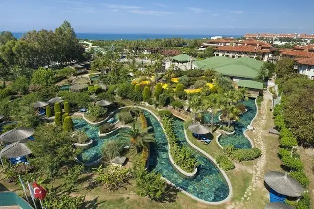 Club Grand Side Amazon Water World