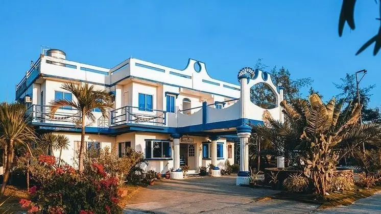 Club Monet Beachfront Resort by Cocotel