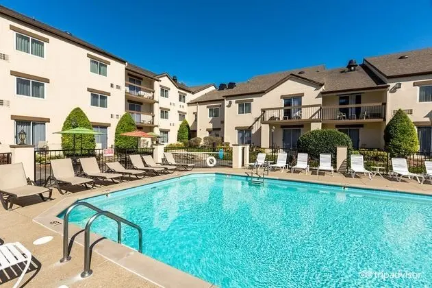 Club - Hotel Nashville Inn & Suites - 1