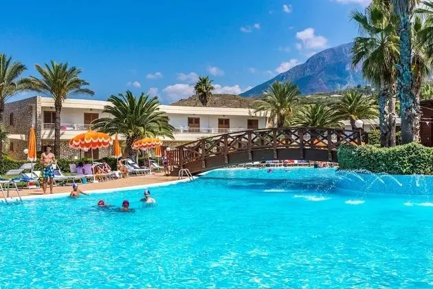 Club Residence La Castellana Mare - Havuz
