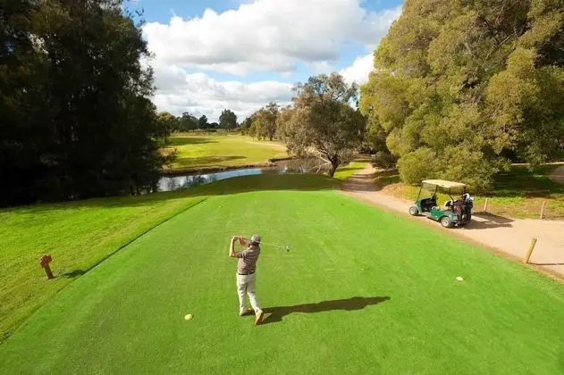 cluBarham Golf Resort