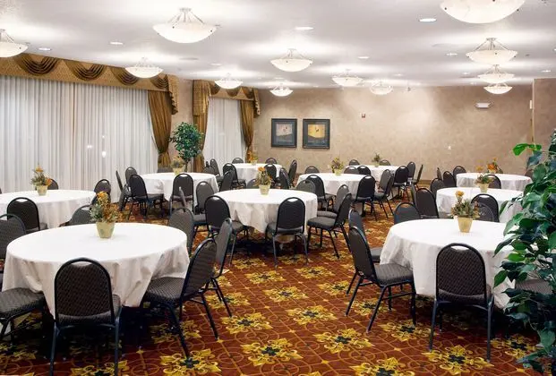 Clubhouse Hotel Suites Sioux Falls
