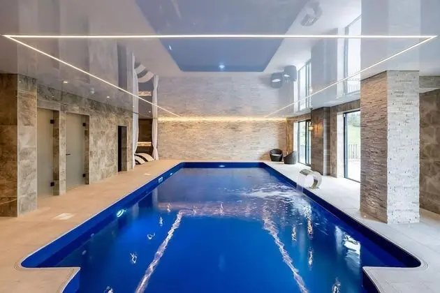 Clwyd Gate Manor Pool Sauna Hottub Cave Wales - Öne Çıkan Resim