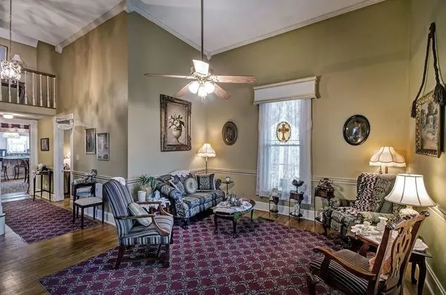 Clyde and Marie's Bed & Breakfast - Lobi