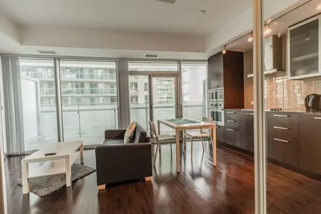 CN Tower & Lake View, Luxury Condo in Downtown - Öne Çıkan Resim