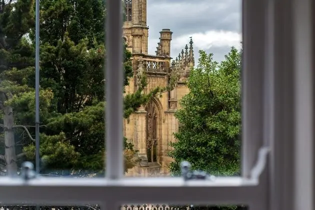 Coach House - Beautiful Church Views