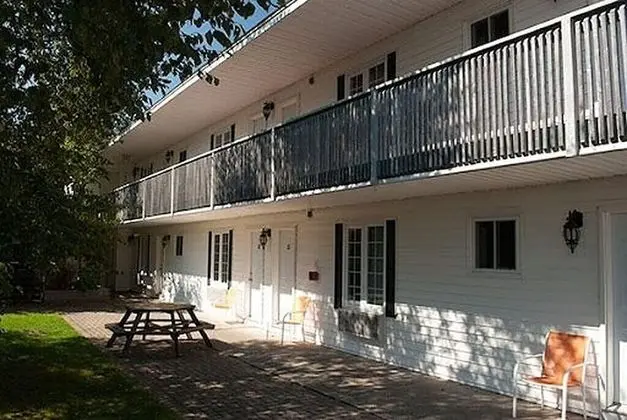 Coach House Inn - Dış Mekan