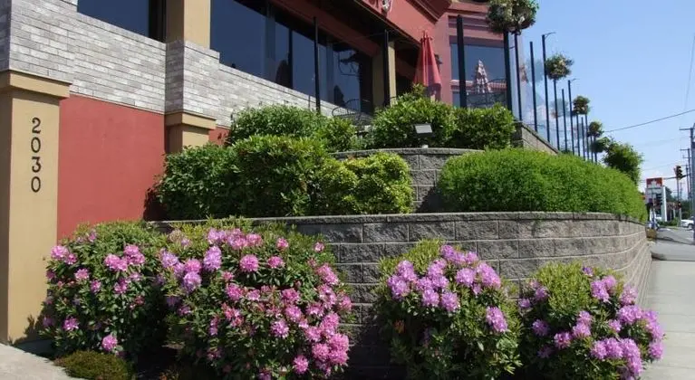 Coast Abbotsford Hotel & Suites