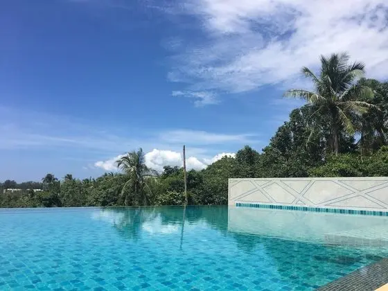 Coastal 1br Pool, Gym, Walk To Great Beach
