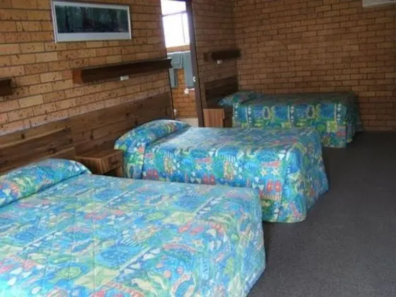 Coastal Bay Motel