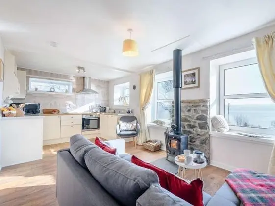 Coastal Farm Cottage With Epic Views