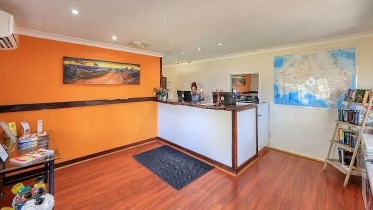 Cobar Caravan Park - Lobi