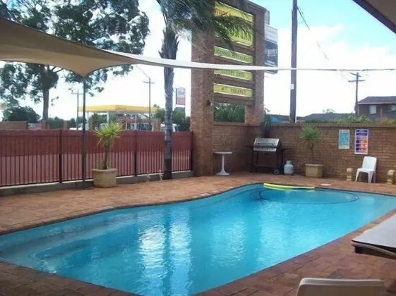 Cobar Town and Country Motor Inn - Havuz