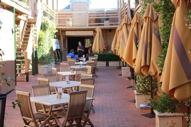Cobb & Co Court Boutique Hotel - Yerinde Yemek