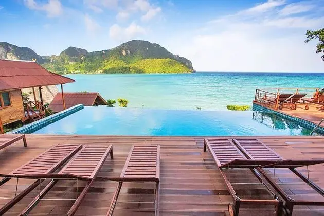 THE COBBLE BEACH HOTEL