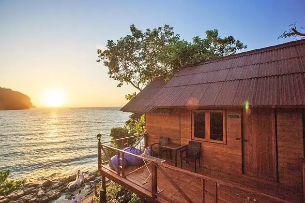 THE COBBLE BEACH HOTEL