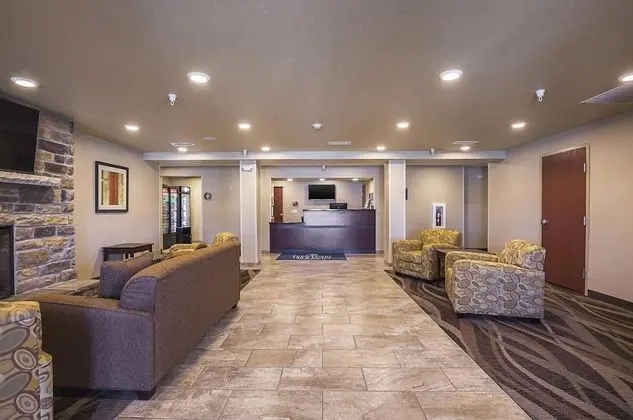 Cobblestone Inn & Suites - Altamont - Lobi