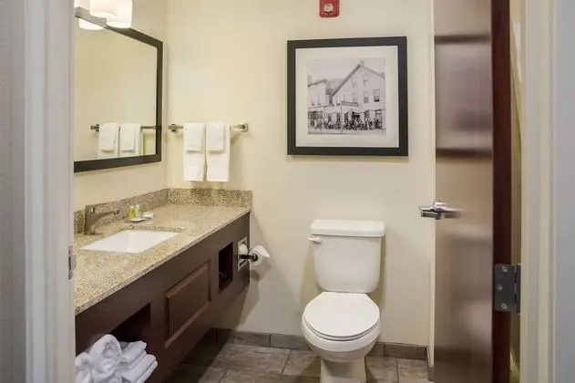 Cobblestone Inn & Suites - Ashland - Oda