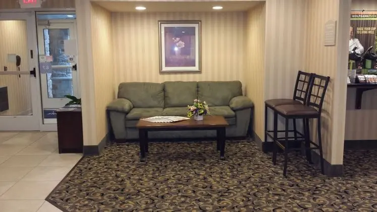 Cobblestone Inn & Suites -- Brillion, WI - Lobi