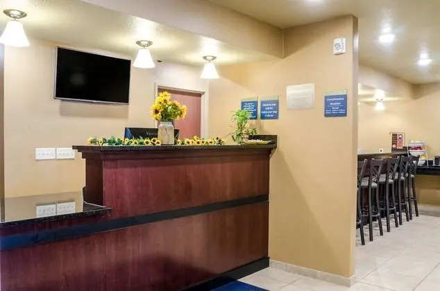 Cobblestone Inn & Suites - Cambridge - Lobi