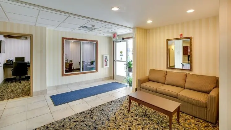 Cobblestone Inn & Suites -- Clintonville, WI - Lobi