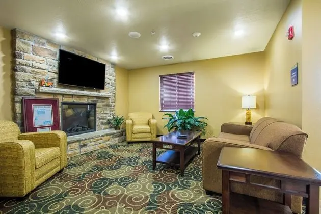 Cobblestone Inn & Suites - Corry, PA - Lobi