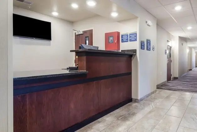 Cobblestone Inn & Suites-Fremont - Lobi