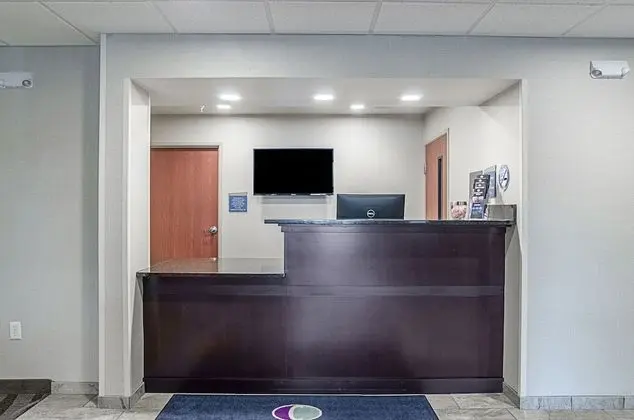 Cobblestone Inn & Suites - Guernsey - Lobi