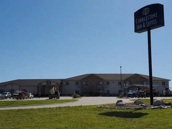Cobblestone Inn & Suites - Holstein - 1