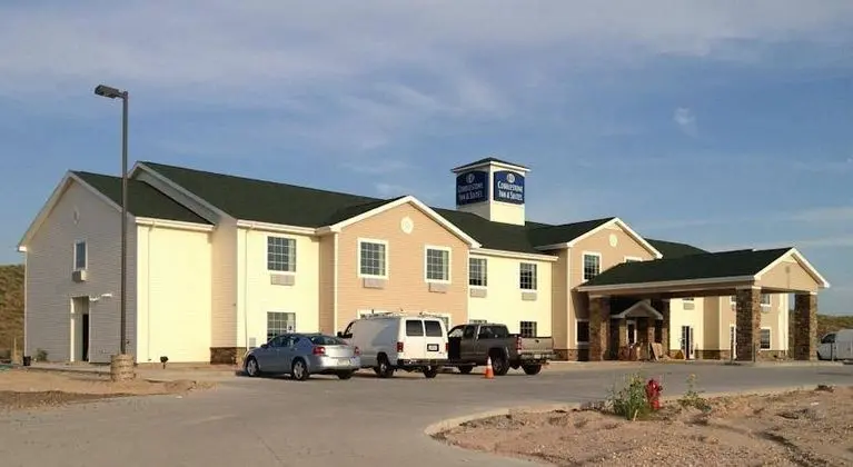 Cobblestone Inn and Suites - Marquette