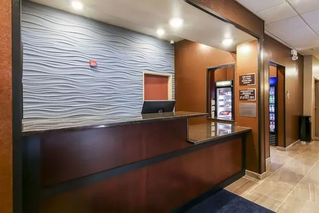 Cobblestone Inn & Suites at UW Stout Downtown Menomonie - Lobi