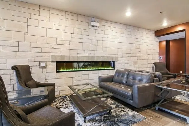 Cobblestone Inn & Suites at UW Stout Downtown Menomonie - Lobi