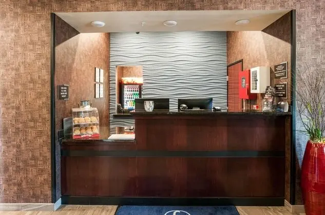 Cobblestone Hotel & Suites - Appleton International Airport - Lobi