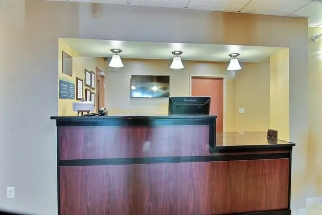 Cobblestone Hotel & Suites - Beulah - Dış Mekan