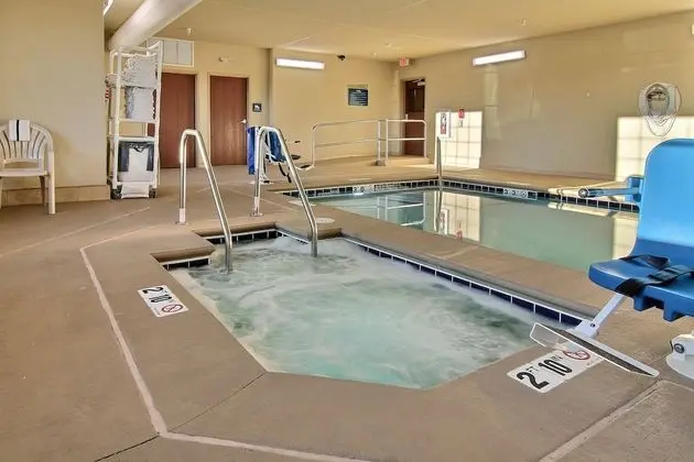 Cobblestone Hotel & Suites - Beulah - Spa