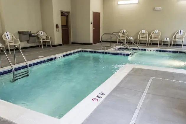 Cobblestone Hotel & Suites – Chippewa Falls - Havuz